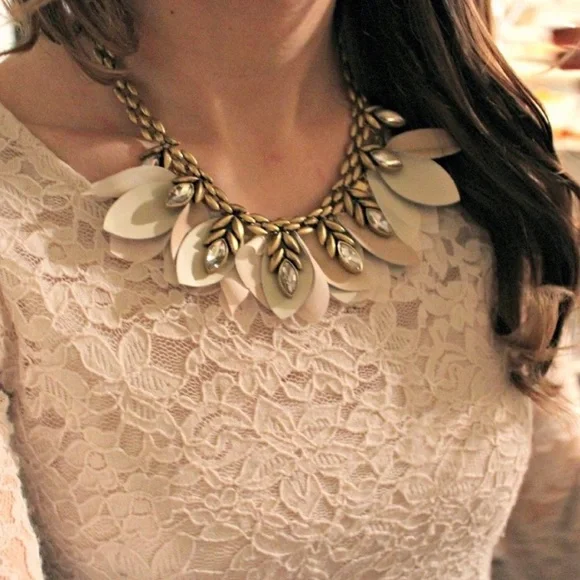 Stella & Dot | Versatile Crystal Encrusted Birdie Feather Statement Neck… - Picture 15 of 16